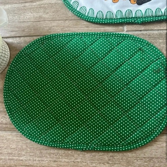 Vintage Christmas Cloth Placemats 3 Total - Picture 2 of 3